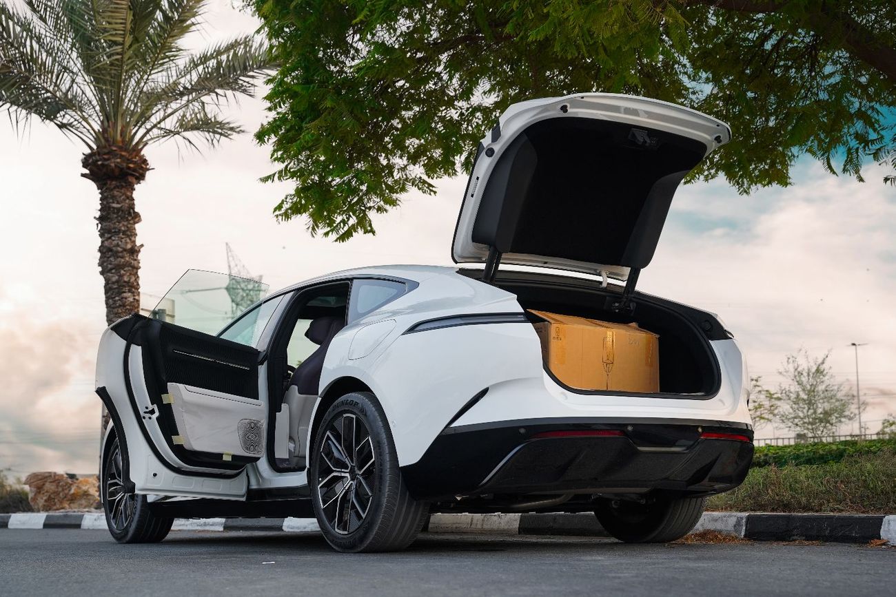 أفاتر 12 2025 AVATR 12 Ultra Extended Range Sedan White 0Km