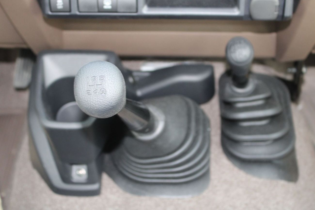 Toyota Land Cruiser 70 TOYOTA LANDCRUISER 76 2.8L V6 DIESEL GRADE E MANUAL