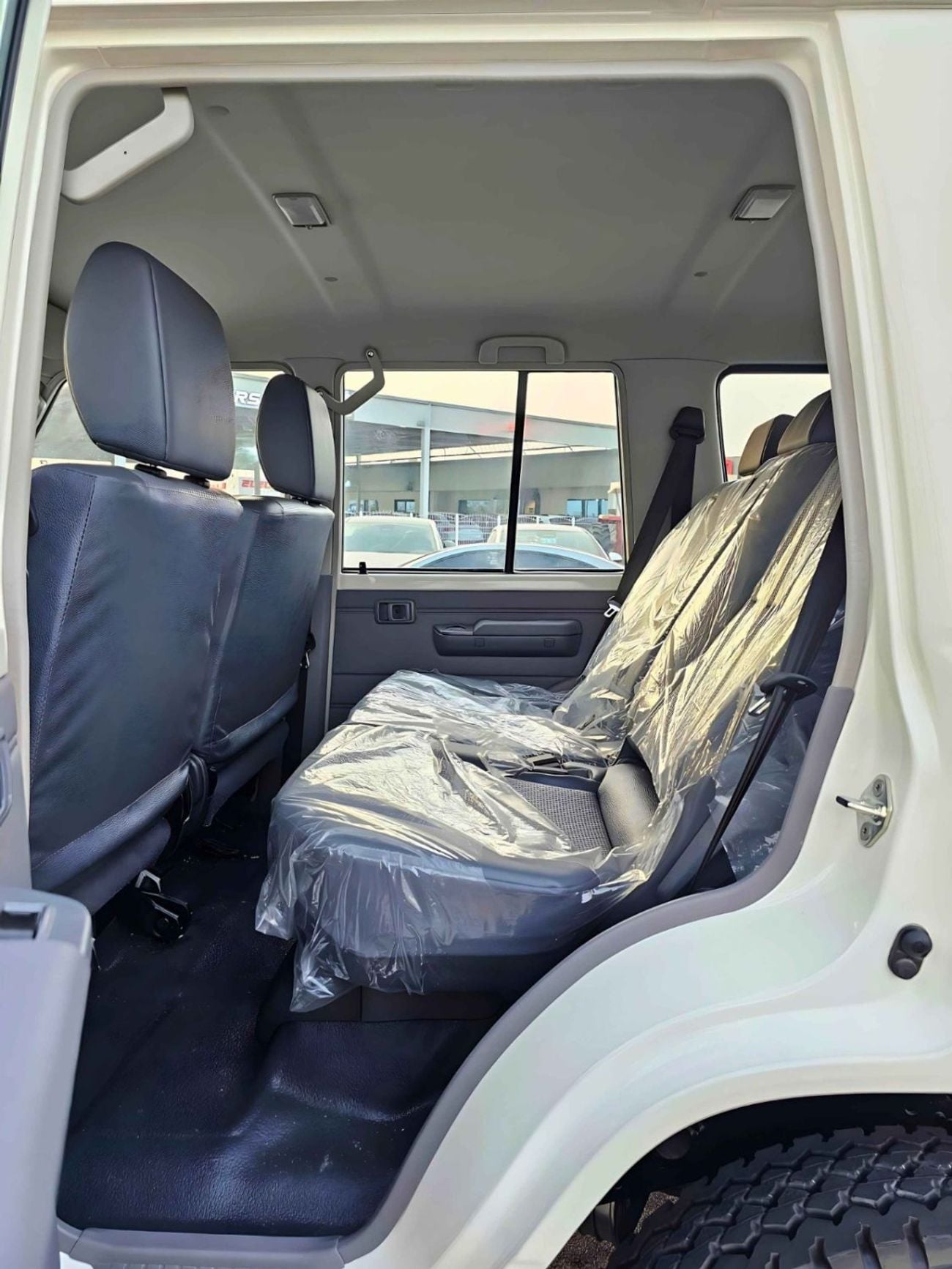 Toyota Land Cruiser 70 TOYOTA LAND CRUISER HARDTOP 76 / DIESEL 4.2L / 5 PORTAS Preço especial para Angola com Portes Incluí
