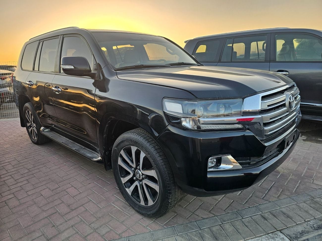 Toyota Land Cruiser VXR 4.6L 4WD Lhd Petrol Automatic 8 Cylinders 8 Seats 5 Doors