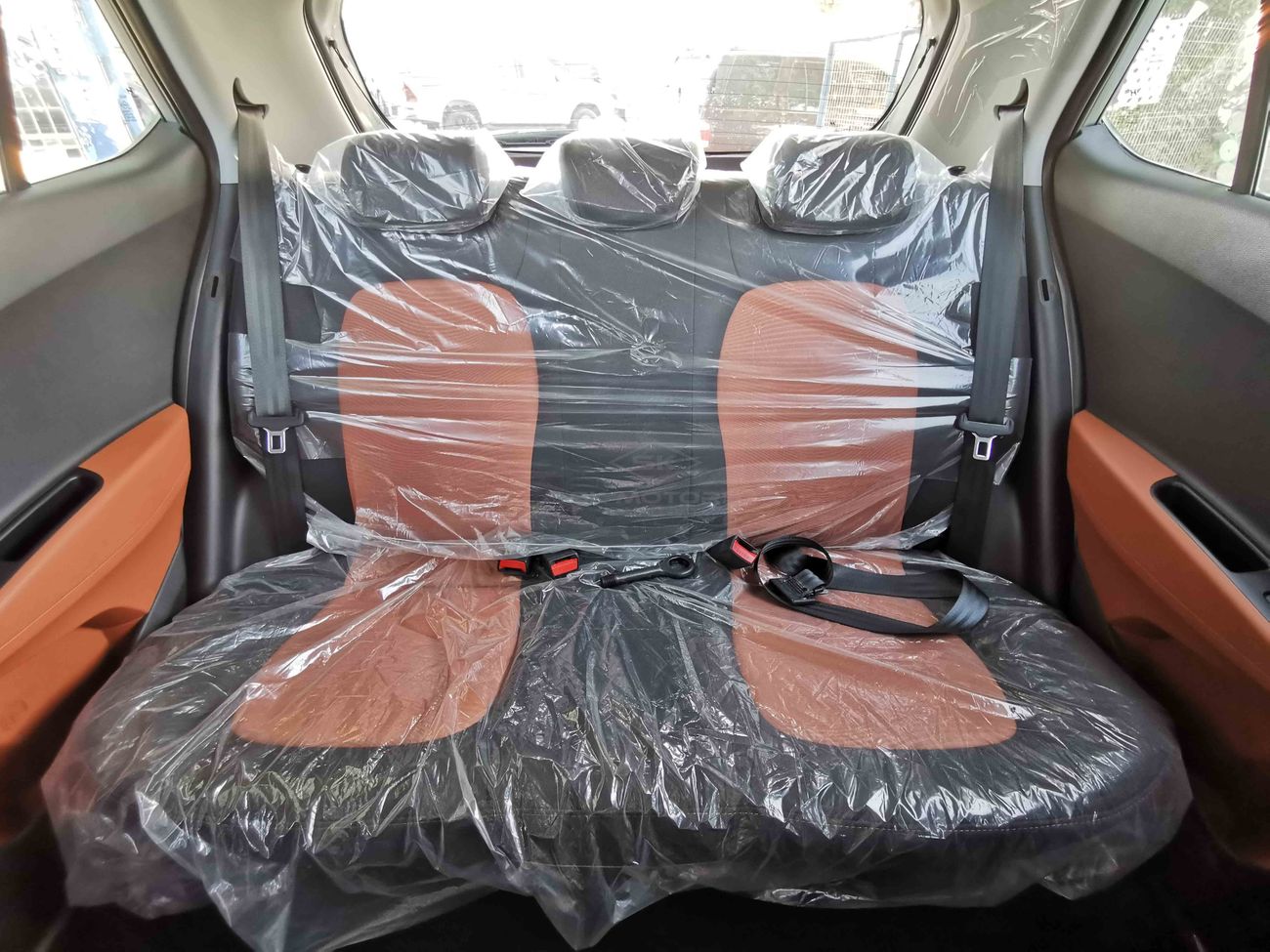 Hyundai Grand i10 1.2L, 14" Tyre, Xenon Headlights, Fabric Seats, Air Recirculation Control, Remote Key (CODE # HGI03)