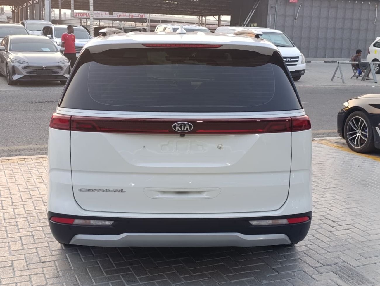 Kia Carnival STD (NON GCC)
