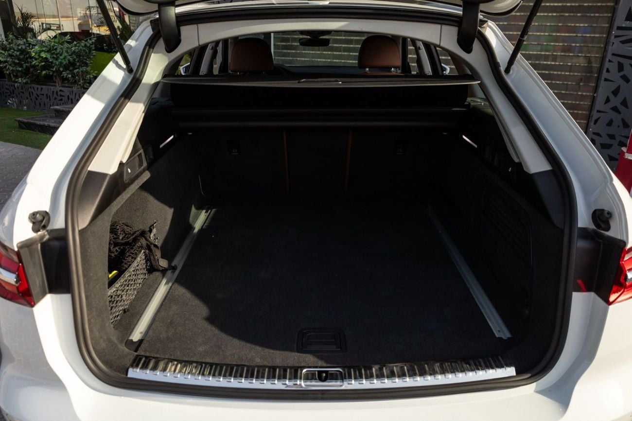 Audi A6 40 TFSI 2.0L Audi A6 40TFSI Station Wagon (LOW MILEAGE) 2024 GCC | Agency Warranty | Service Contract