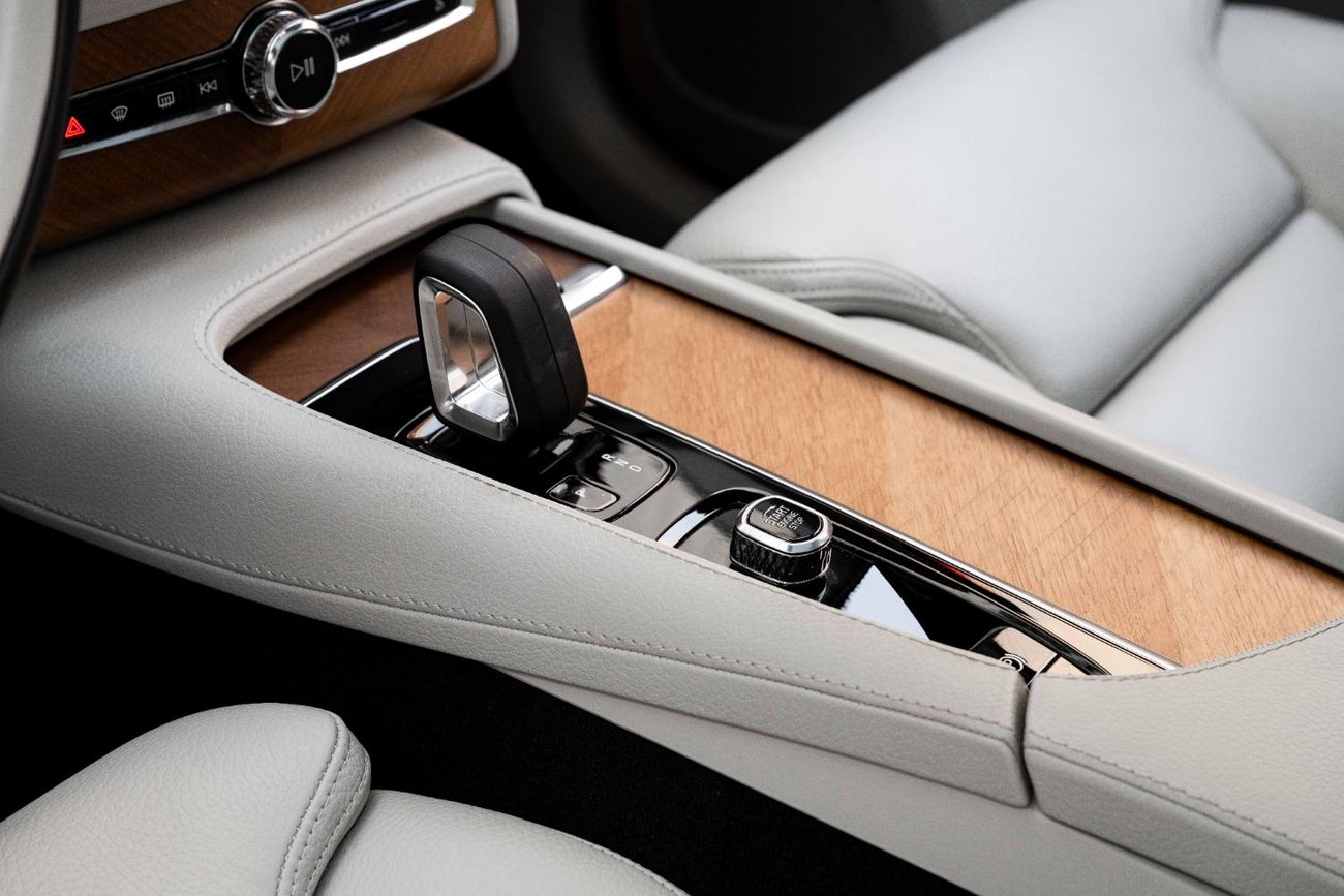 فولفو XC 90 XC90 B5 Momentum  | 2,742 P.M | 0% Downpayment | IMMACULATE! | Ramadan Offer!