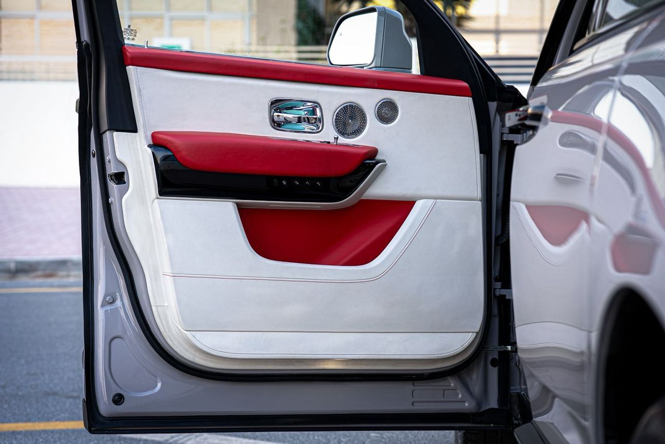 Rolls-Royce Cullinan Blackbadge 2025 Facelift Convert