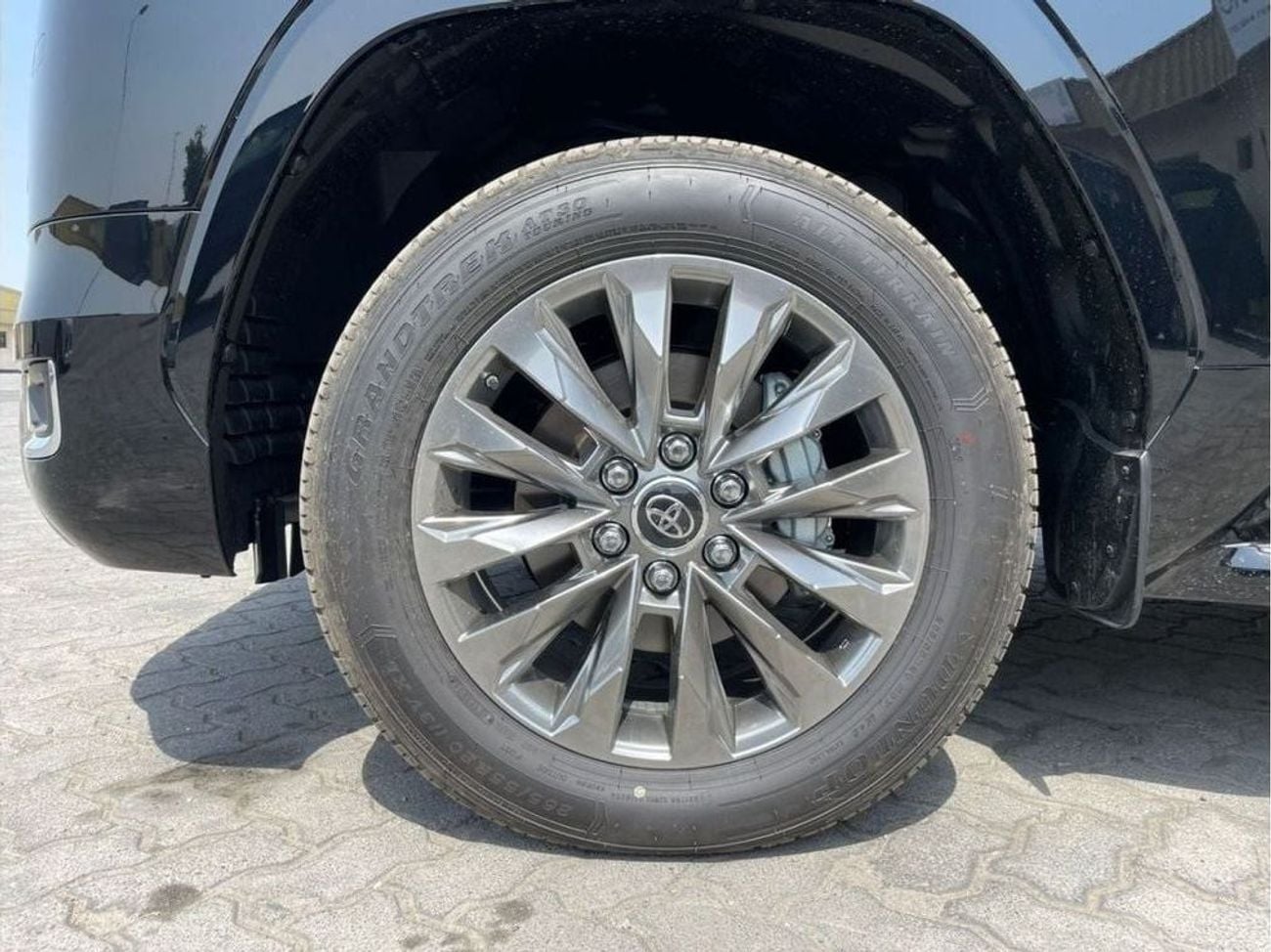 Toyota Land Cruiser VXR 3.5L