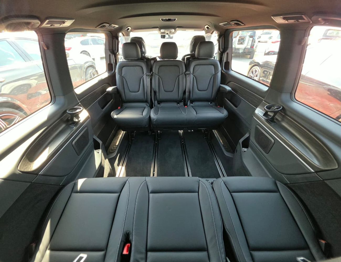 مرسيدس بنز V 300 Avantgarde Under Agency Warranty 2026 GCC