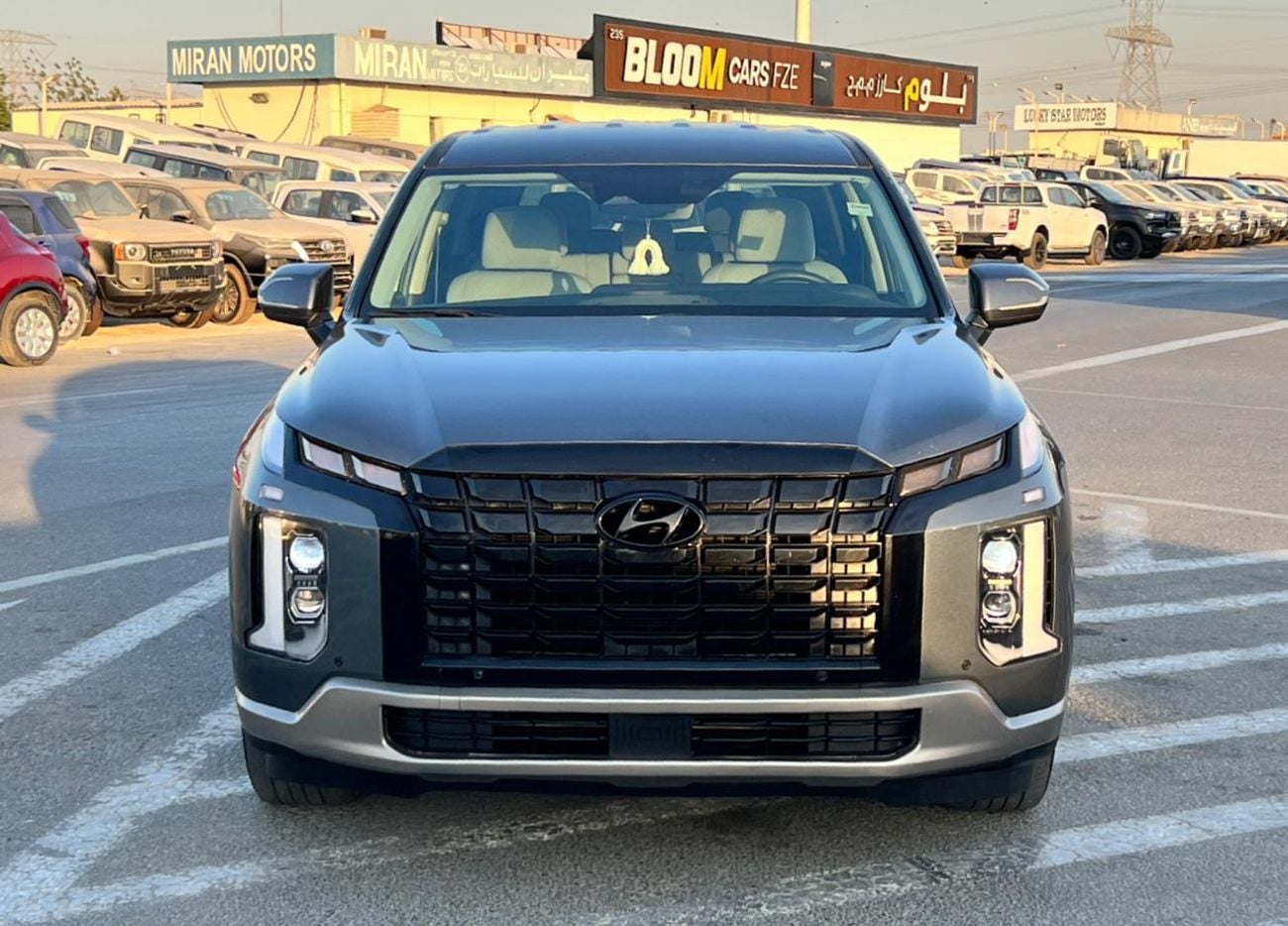 هيونداي باليساد 2023 Hyundai Palisade  MidOption-3.8L V6-AWD 4x4 - -Big Screen - Radar & Sensor