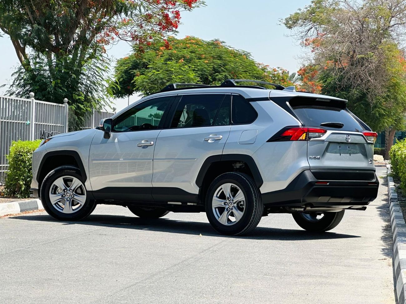تويوتا راف ٤ Year: 2025  XLE-AWD Full option
