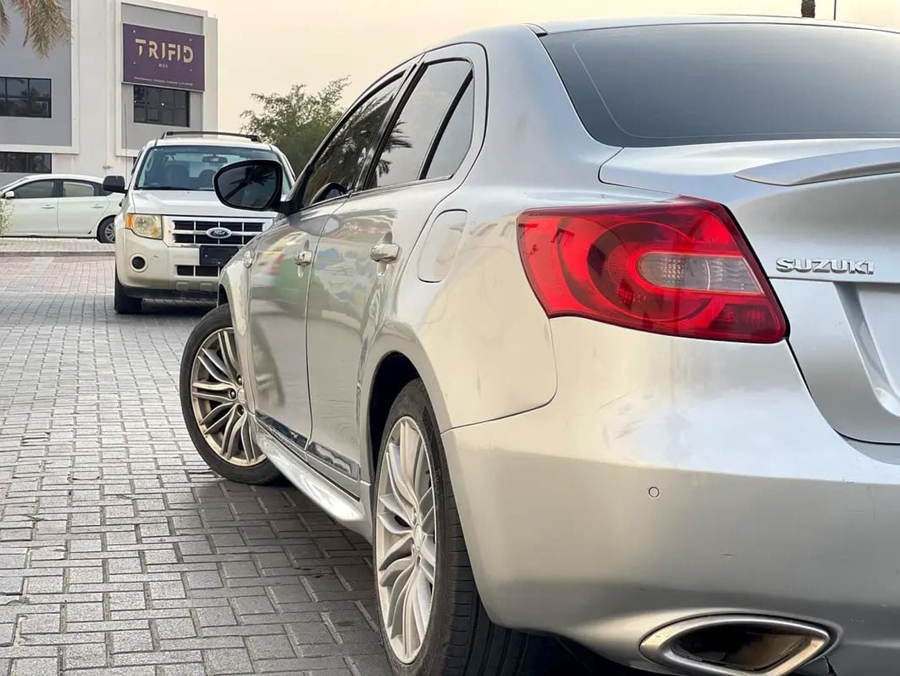 سوزوكي كيزاشي GCC | 2.4L 4-CYLINDERS