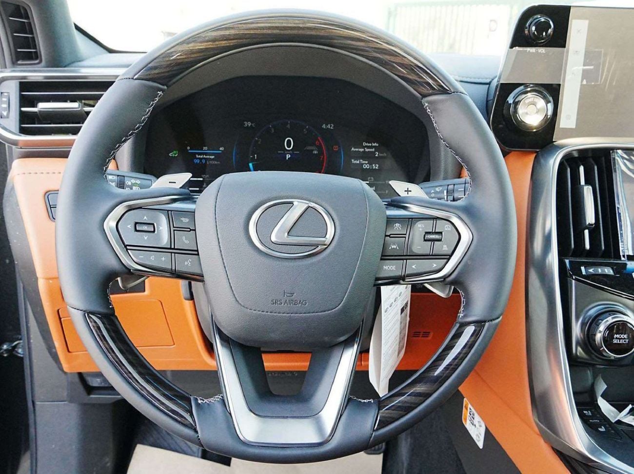 لكزس LX 600 VIP لكزس LX600 VIP موديل 2026، جنوط مقاس 22 بوصة