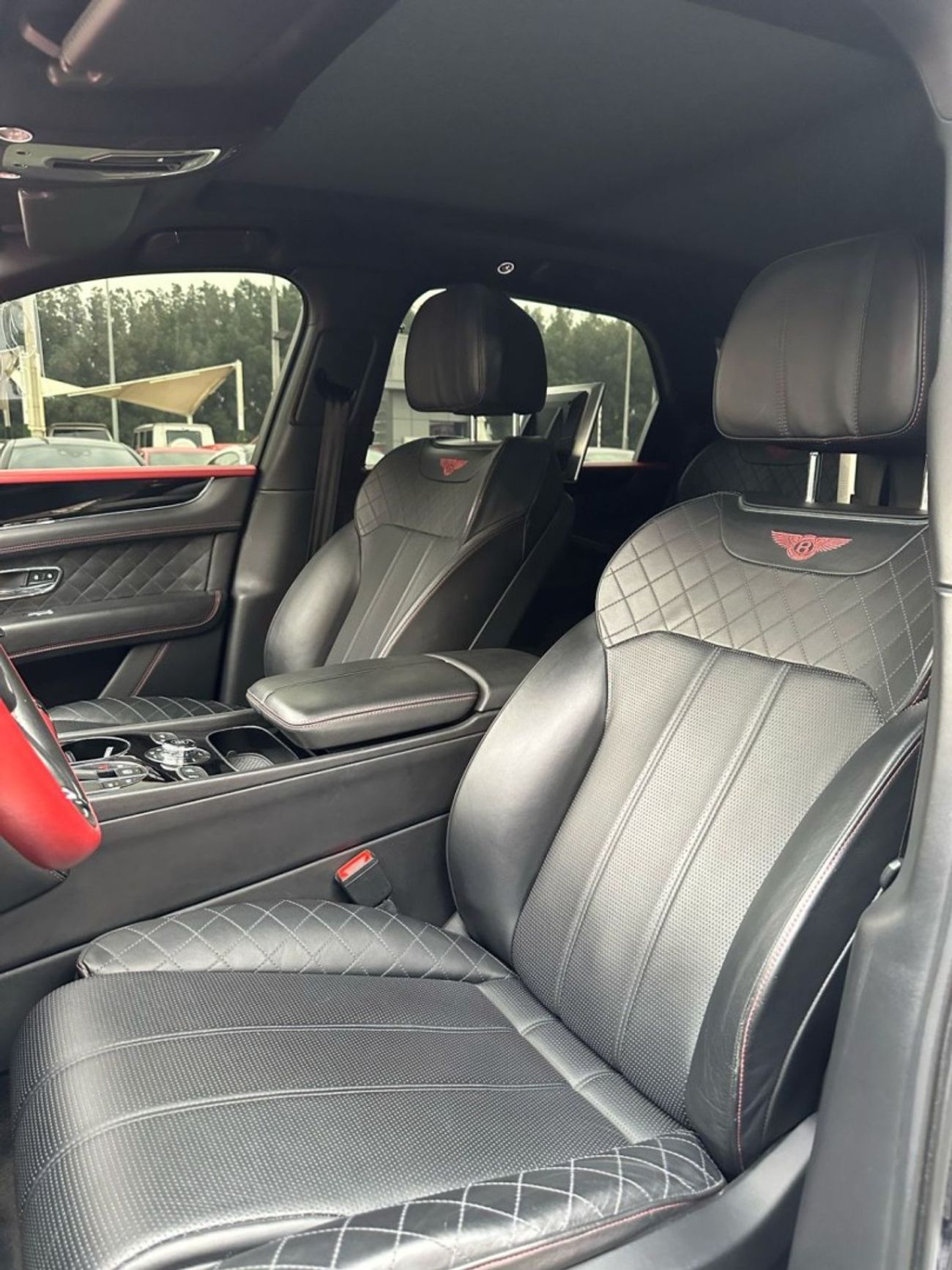 بنتلي بينتايجا BENTLEY BENTAYGA W12 GCC 2017 FULL OPTION ORIGINAL PAINT PERFECT CONDITION