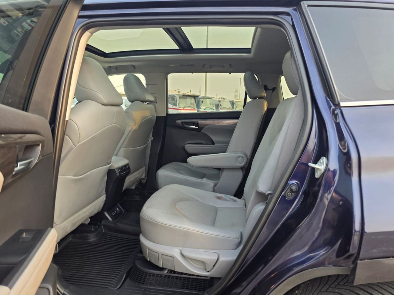 تويوتا هايلاندر Panoramic Roof , 360 camera and Parking sensors