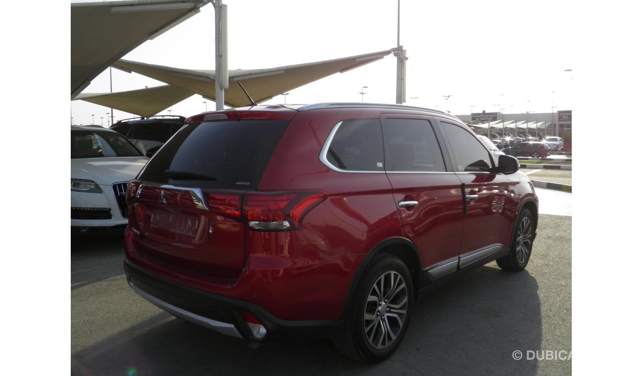 Mitsubishi Outlander Top of the rang 2016 Ref# 323