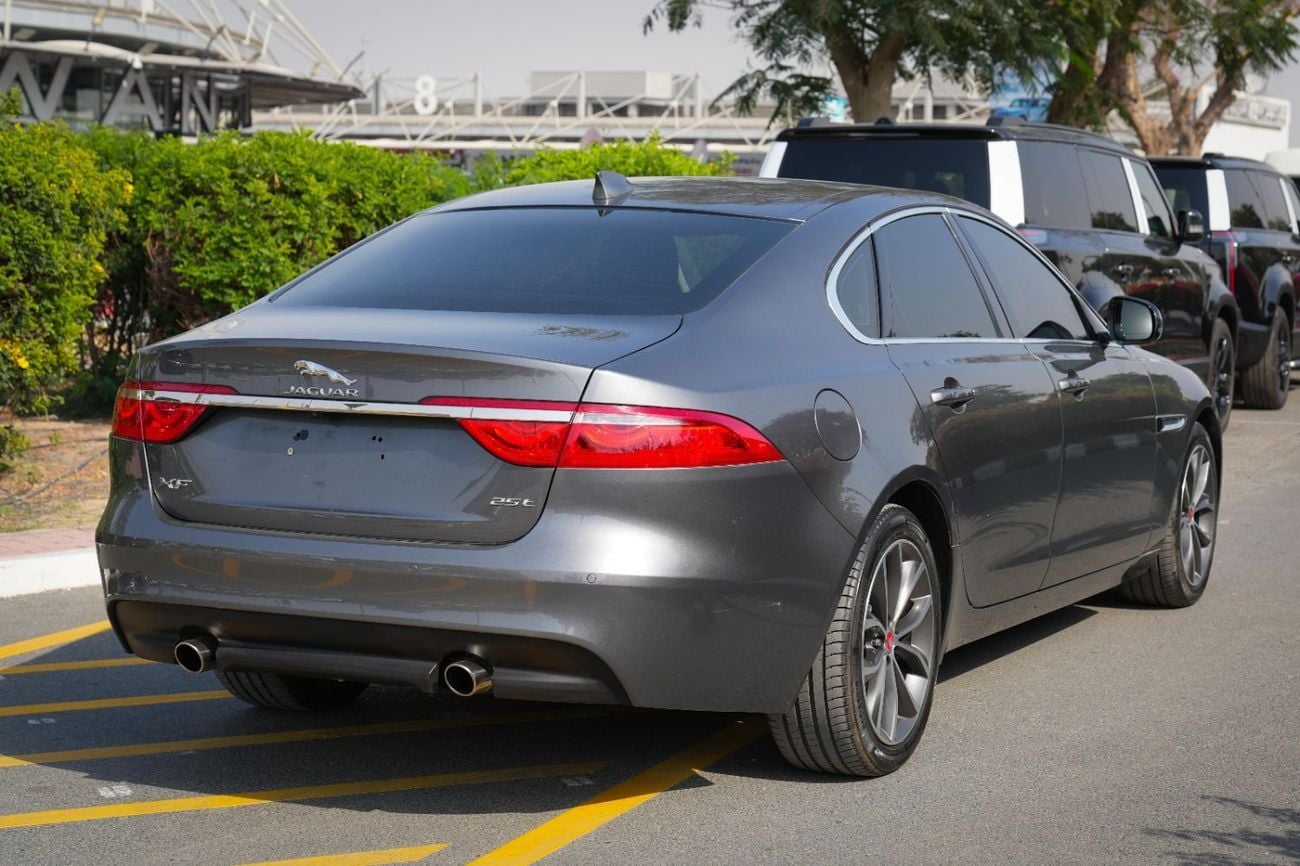 Jaguar XF 25T 2017!! GCC SPECS