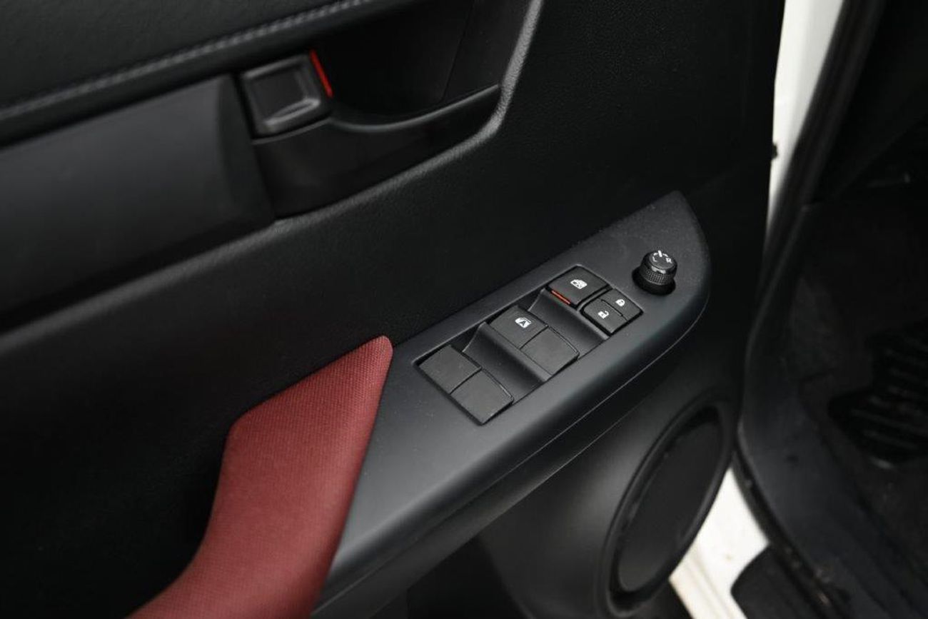 Toyota Hilux 2.7L 4wd Mid option