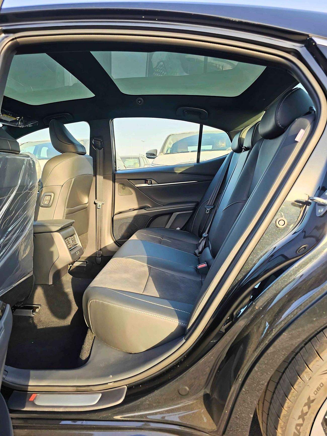 Toyota Camry S SPORT /  2.0L V4 PETROL /  PWR SEATS WITH HEADUP DISPLAY / PANORAMIC ROOF (CODE # 69063)