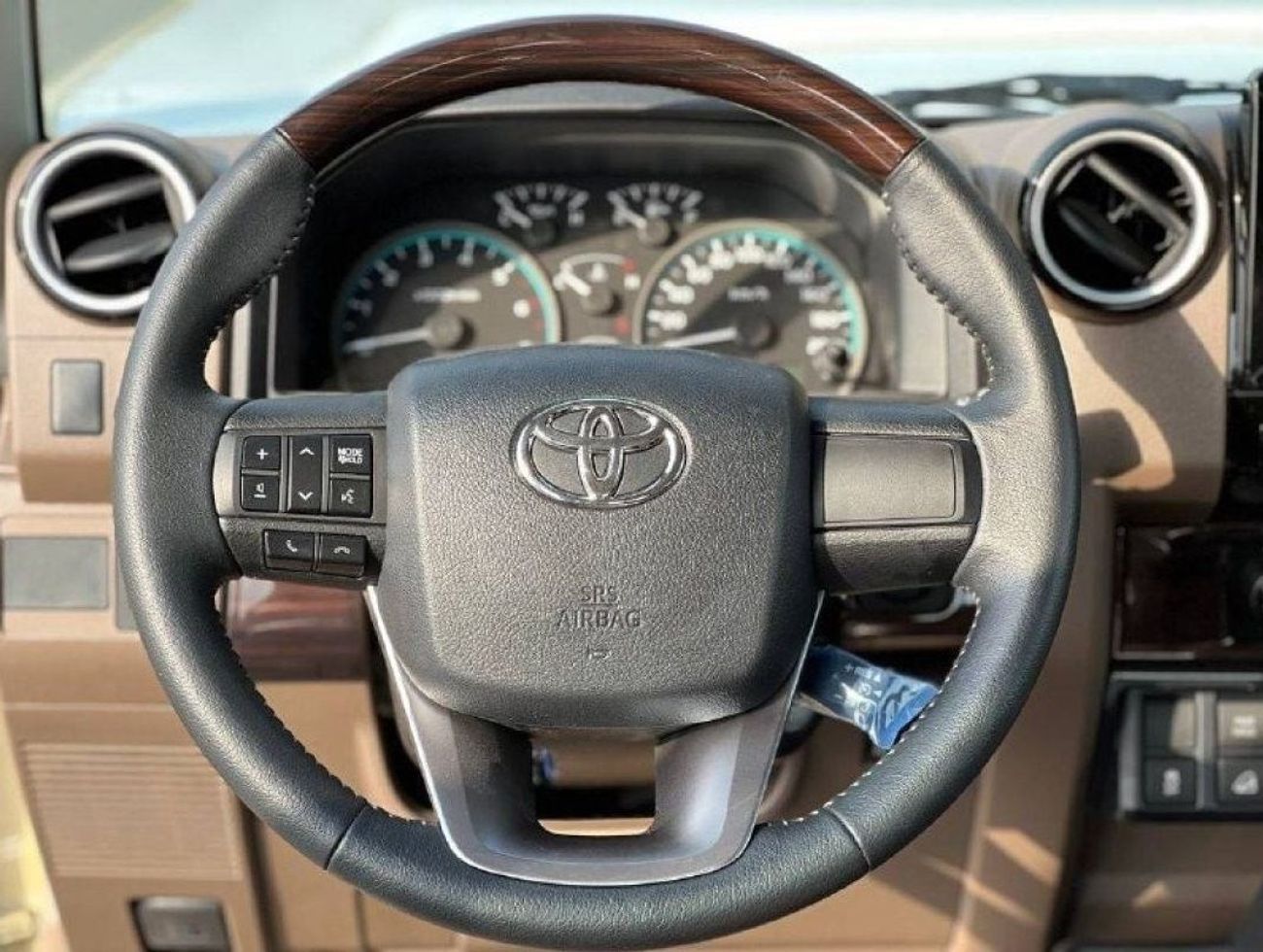 Toyota Land Cruiser Pick Up LC79 D/C 4.0L PTR A/T // 2024 // FULL OPTION WITH COOLBOX , LEATHER SEATS // SPECIAL OFFER // BY FOR