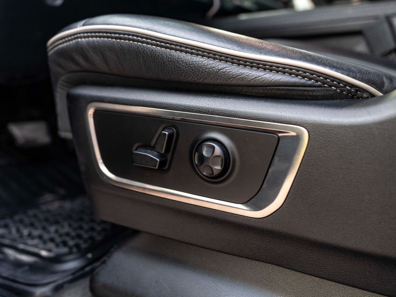 RAM 1500 Limited 5.7L (5 Seater)