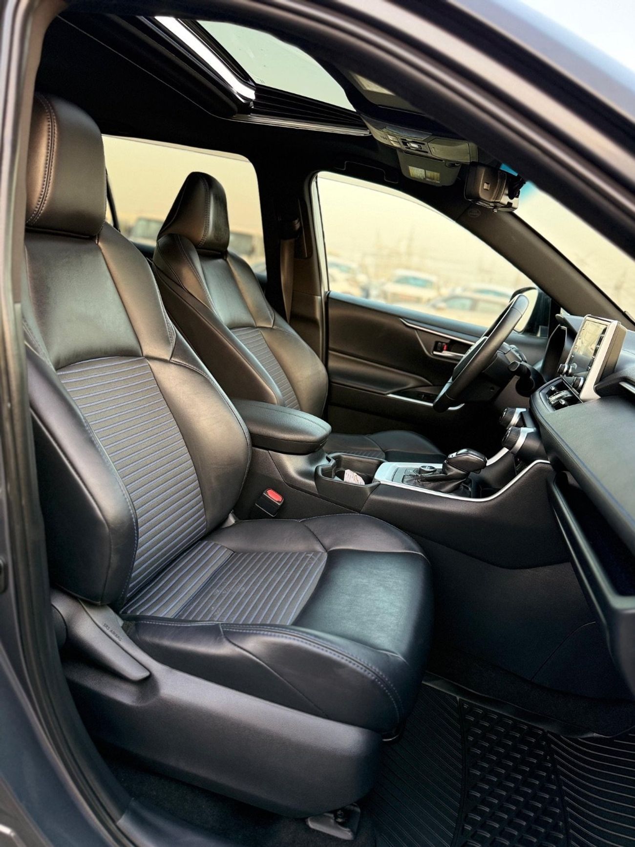 Toyota RAV4 XSE Hybrid Full Option