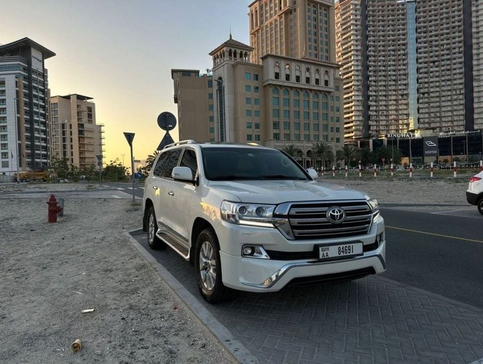 Used Toyota Land Cruiser GXR V8 2017 for sale in Dubai 746135