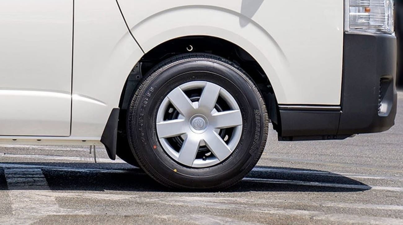 Toyota Hiace TOYOTA HIACE STD 2.5D MT 15 SEATER MY2024 – WHITE