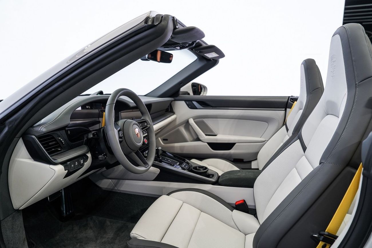بورش 911 Carrera 3.0L (380 HP) Convertible