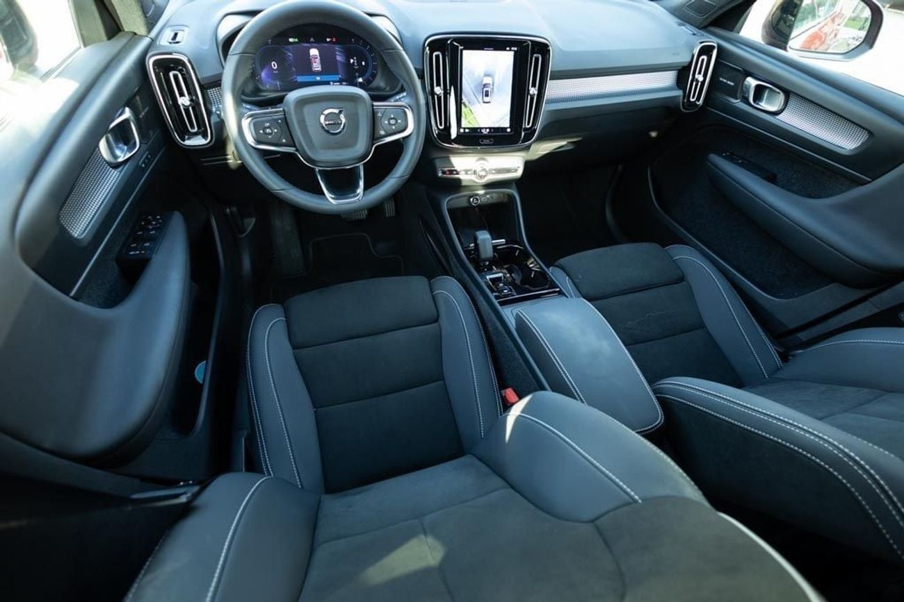 فولفو XC 40 Volvo XC40 B4 Ultimate Dark 2023 GCC under Agency Warranty with Flexible Down-Payment.