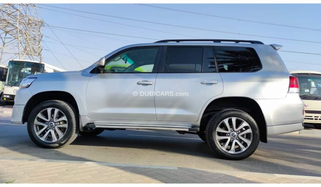 Toyota Land Cruiser 2016 Silver 4WD 4.4L Diesel |Full Option| Premium Condition, Leather & Electric Seats, Analog Clock