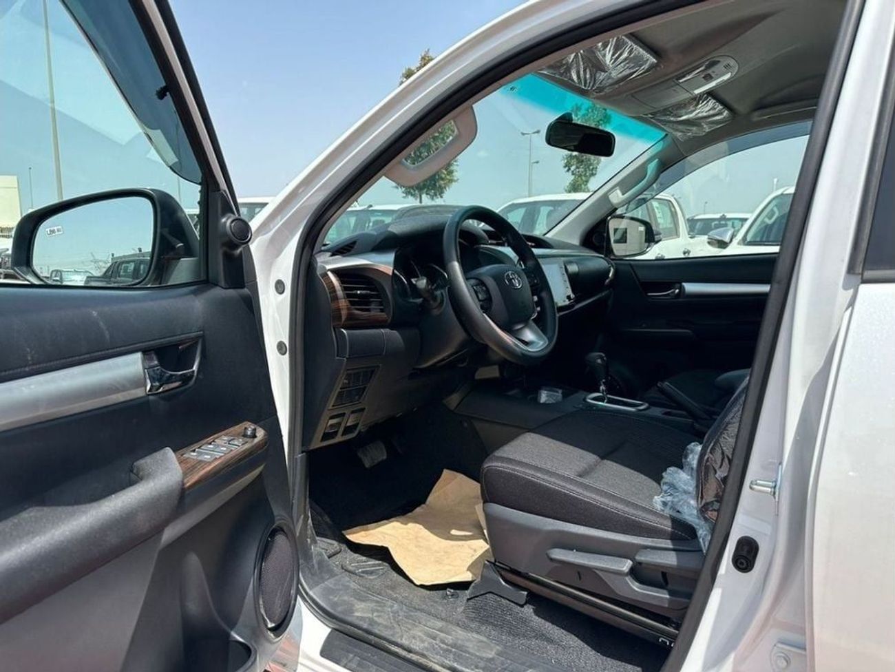 تويوتا هيلوكس TOYOTA HILUX 4.0 AT FENDER WHITE 2025