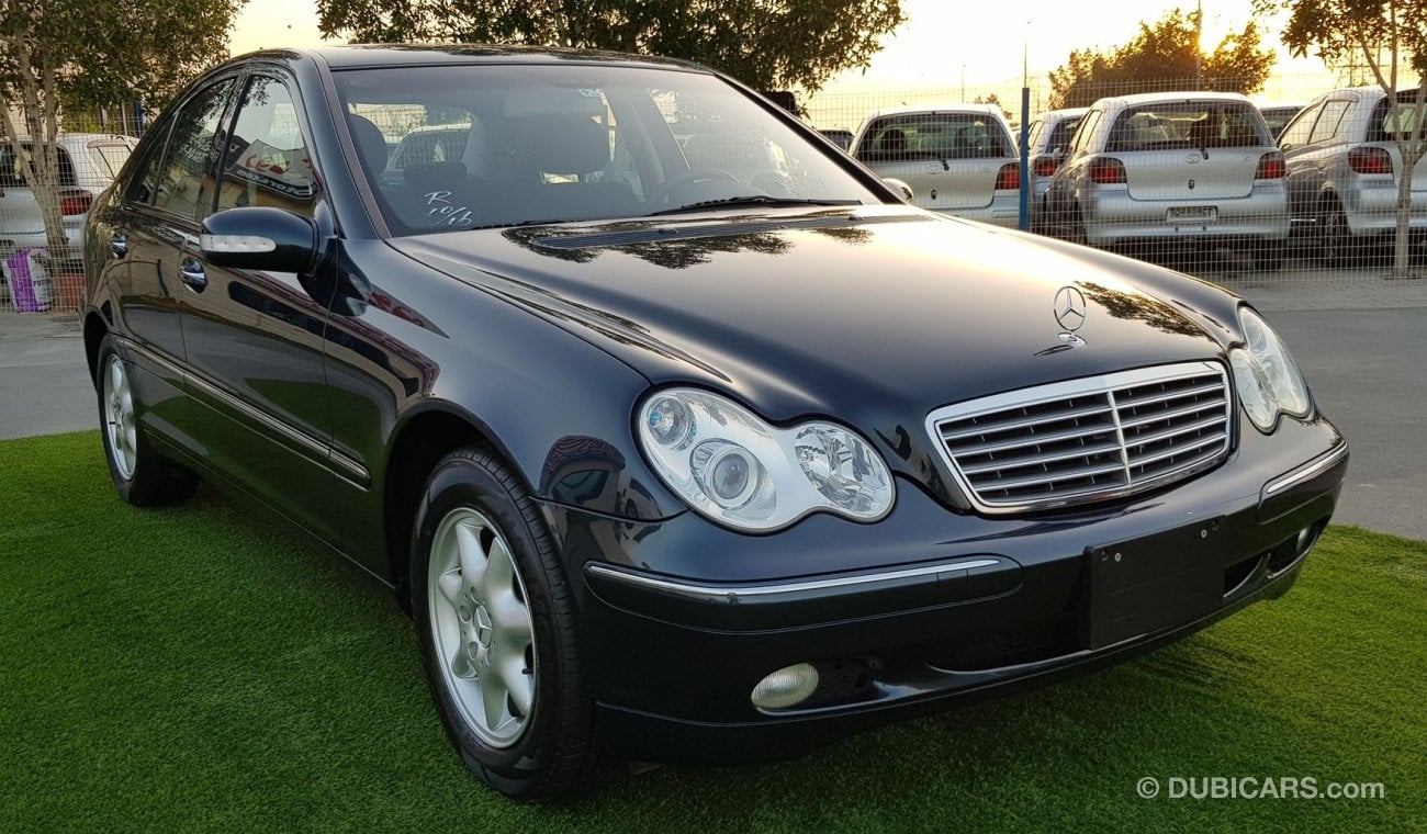 Mercedes-Benz C200 Japan imported - Super Super clean car free accident 20000 km only