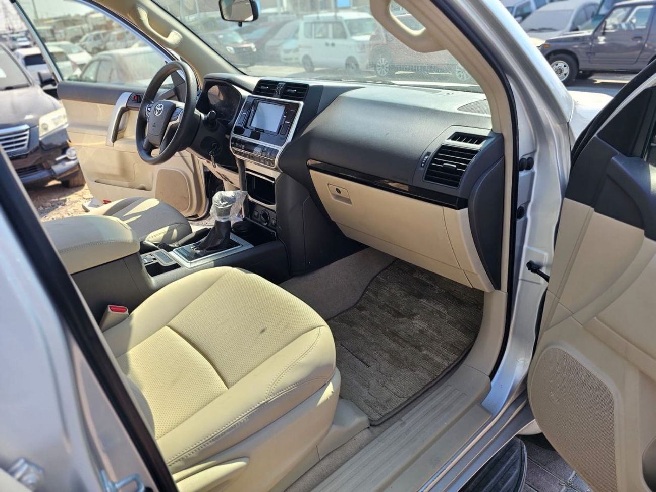 Toyota Prado TX-L 2022MODEL 2.7 v4 petrol Engine Colour sliver Transmission Automatic Interior Beige Leather seats 7se