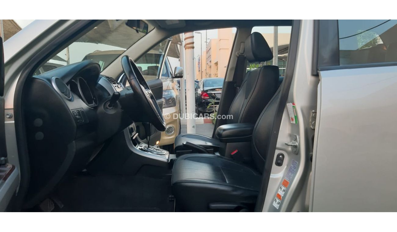 سوزوكي جراند فيتارا خليجى  بدون حوادث رقم 1 فتحة جلدمثبت سرعة رنجات حساسات جناح خلفى  2 ريموت تحكم مرايا بحالة ممتازة