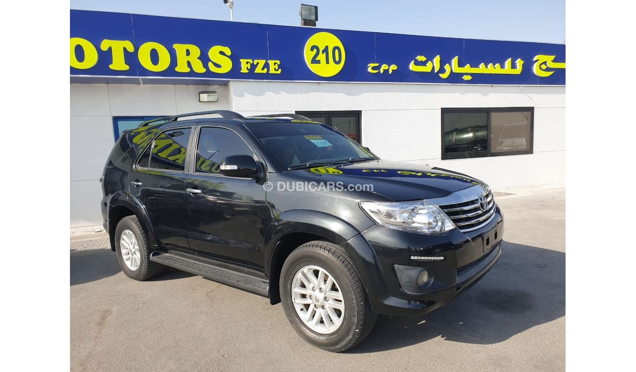 تويوتا فورتونر 2.7L SUV 4WD (PETROL)