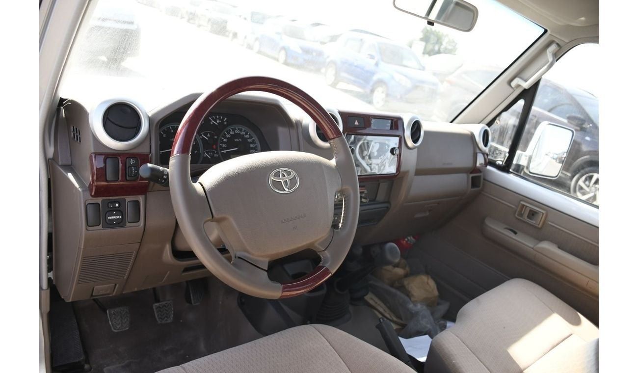 Toyota Land Cruiser Pick Up 4.0L V6 Petrol  ( ready stock available )