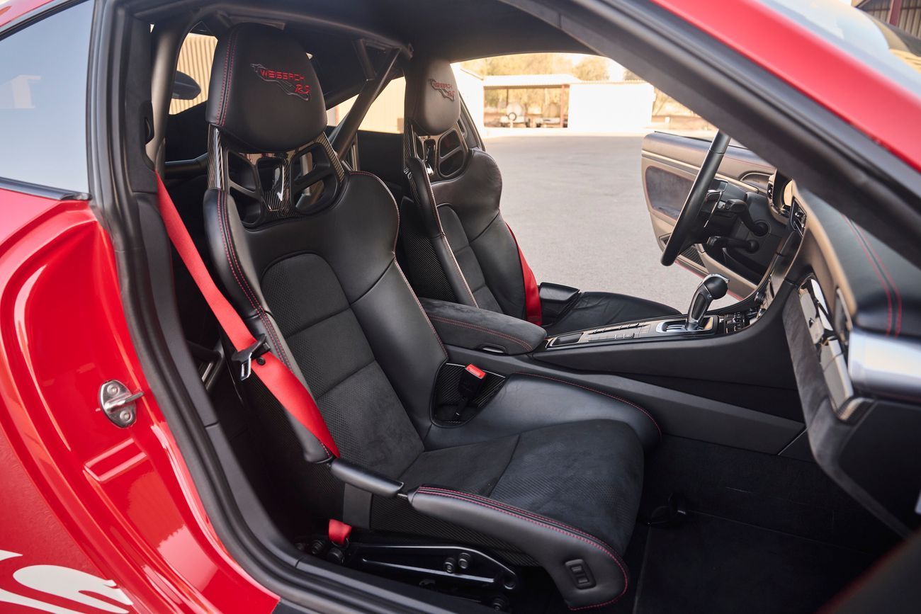 بورش 911 بورشه GT3 RS - Weissach  بورشه 911 GT3 RS مميزة جدًا مع الحزمة النادرة والمطلوبة "Weissach". في الجي