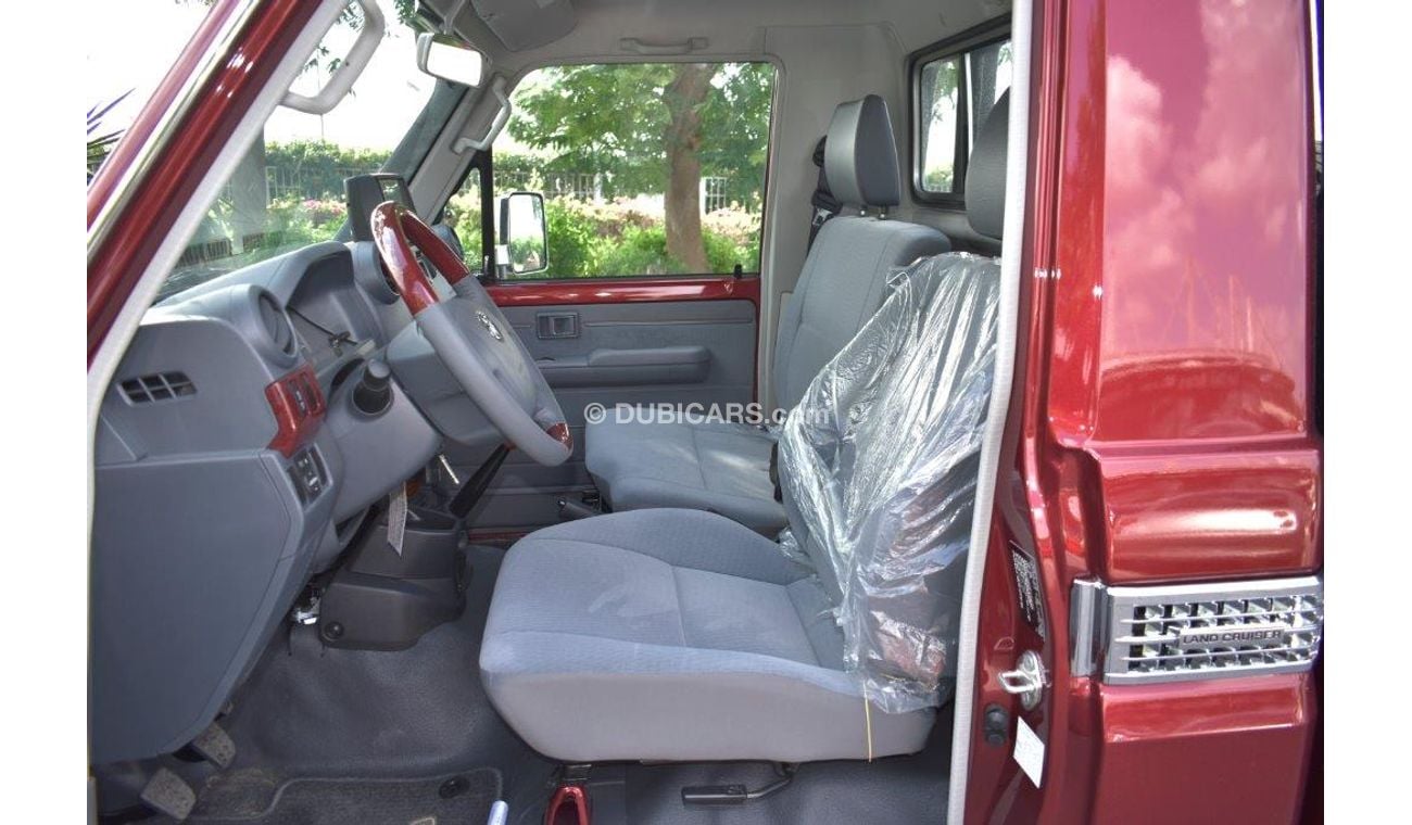 Toyota Land Cruiser Pick Up Single Cab LX  V8 4.5L Diesel 4WD Manual Transmission