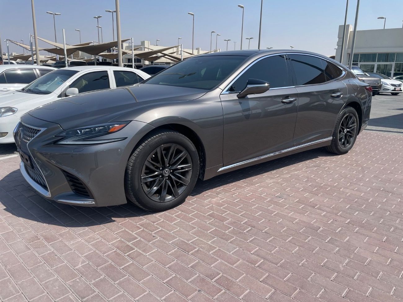 لكزس LS 500 فل اوبشن وارد كوريا اوراق جمارك نظيفة جدا ًبدون حوادث