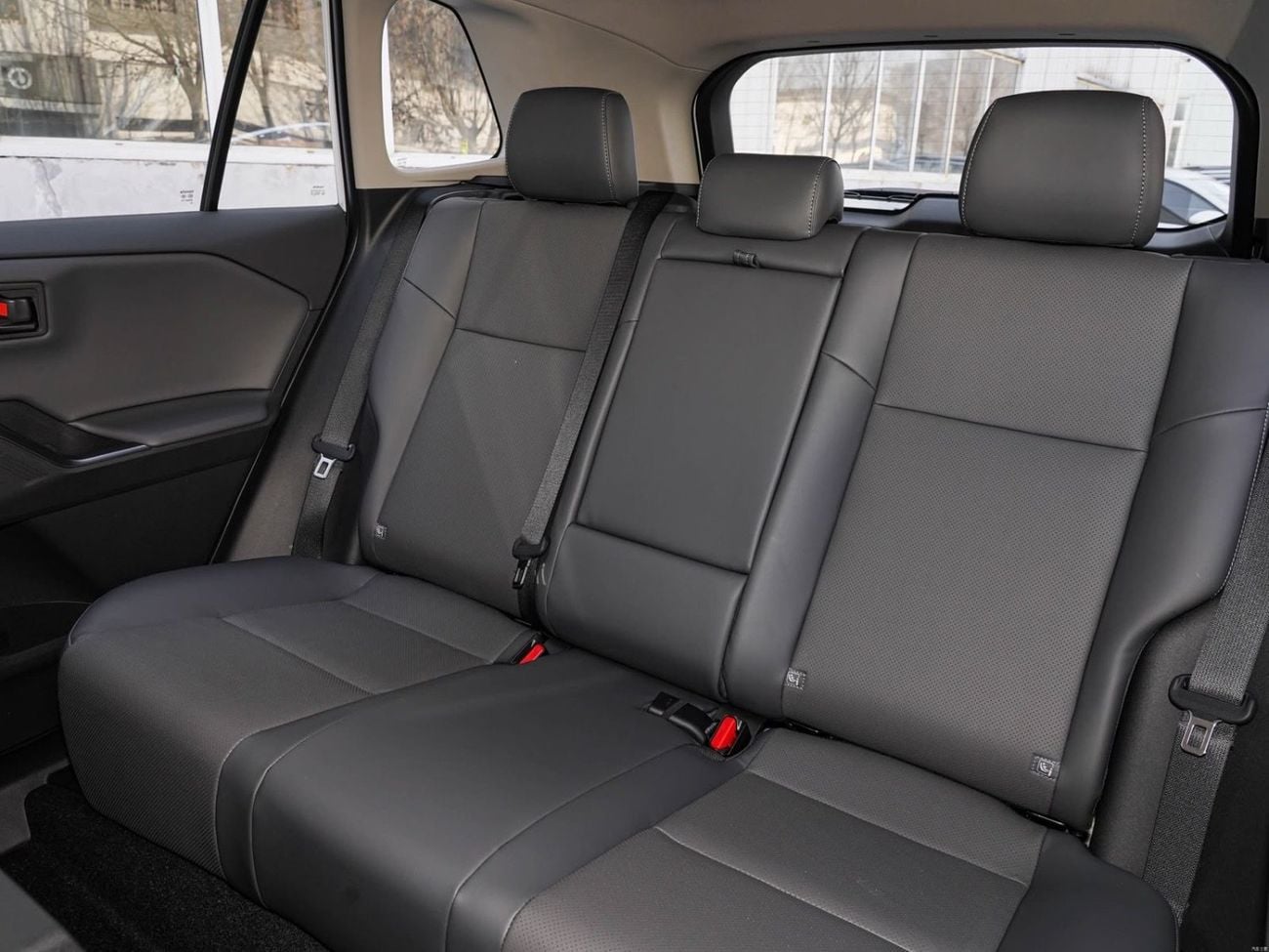 Toyota RAV4 LUXURY HEV (NON GCC)