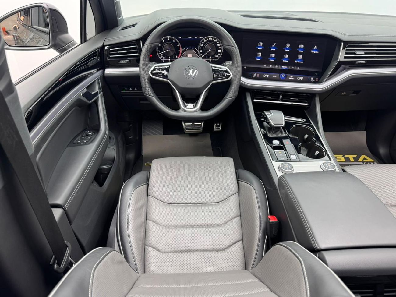 Volkswagen Touareg R-Line 3.0L 4WD 2023 Volkswagen Touareg R-Line, 2026 Volkswagen Warranty, 2028 VW Service Pack, GCC