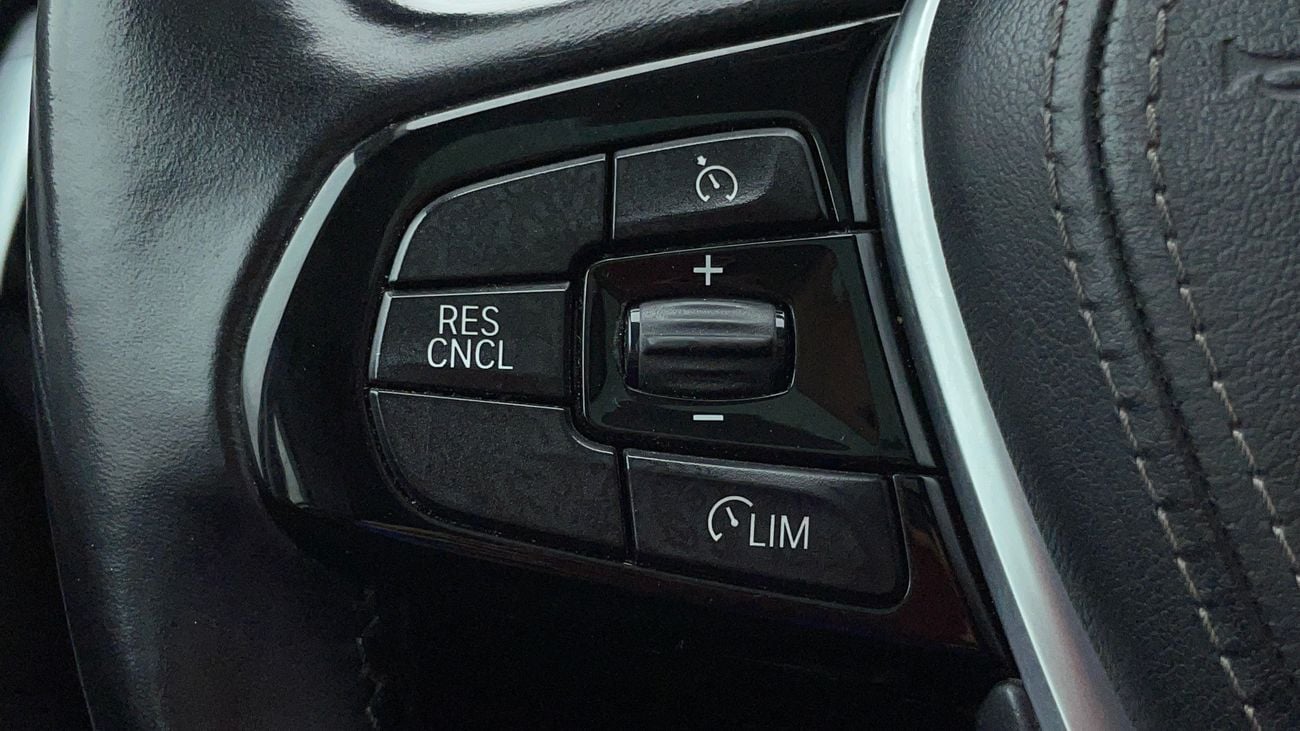 BMW 520i EXCLUSIVE 2 | Zero Down Payment | Home Test Drive