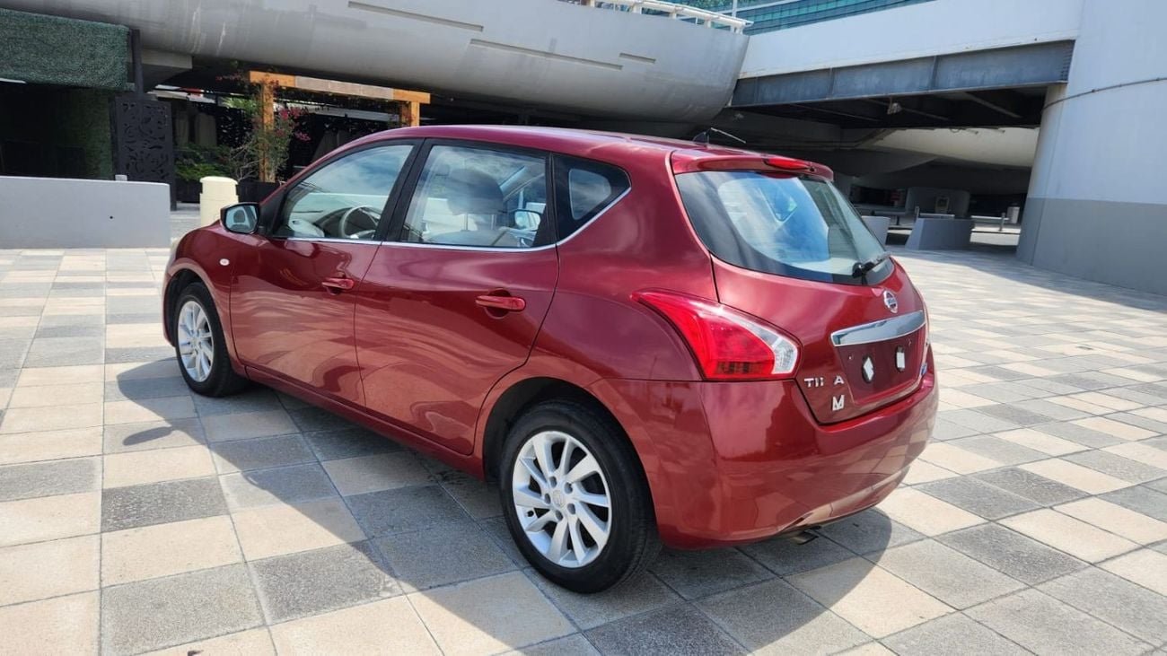Nissan Tiida SV