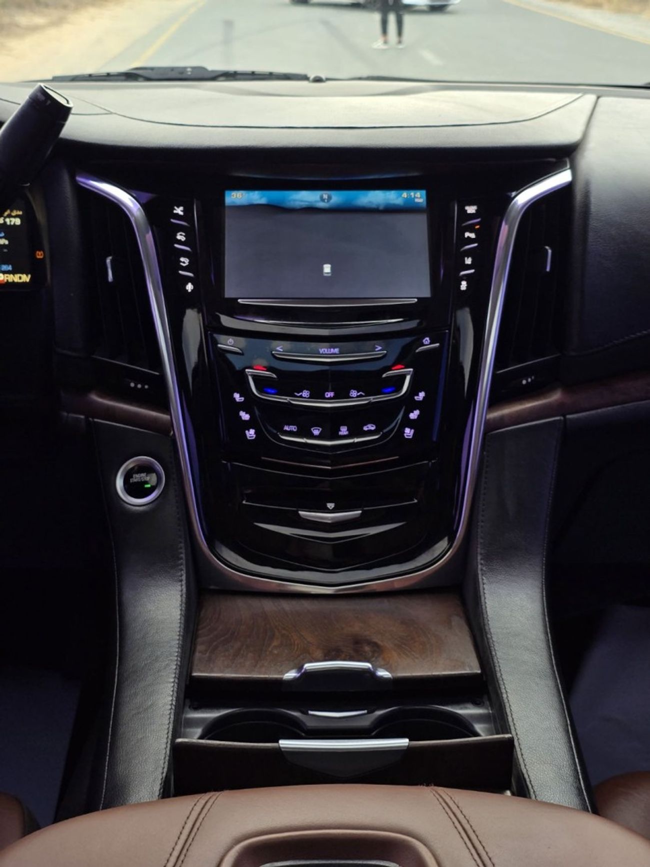 Cadillac Escalade Platinum 6.2L CADILLAC ESCALADE 2015 GCC FULL OPITION // GOOD CONDITION