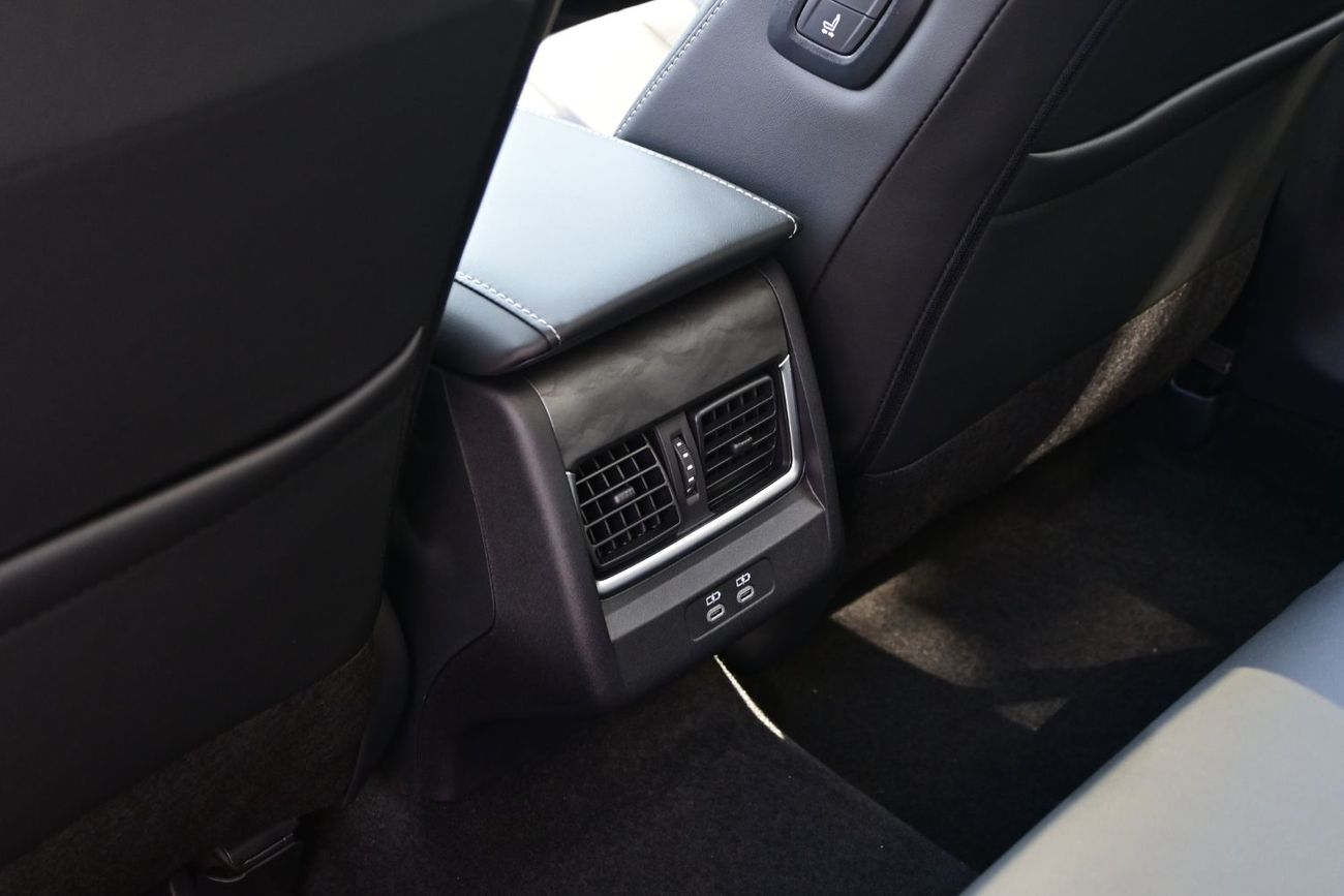 Toyota Camry Toyota Camry Premium 2.5L Hybrid Chinese, Model 2025, Color White