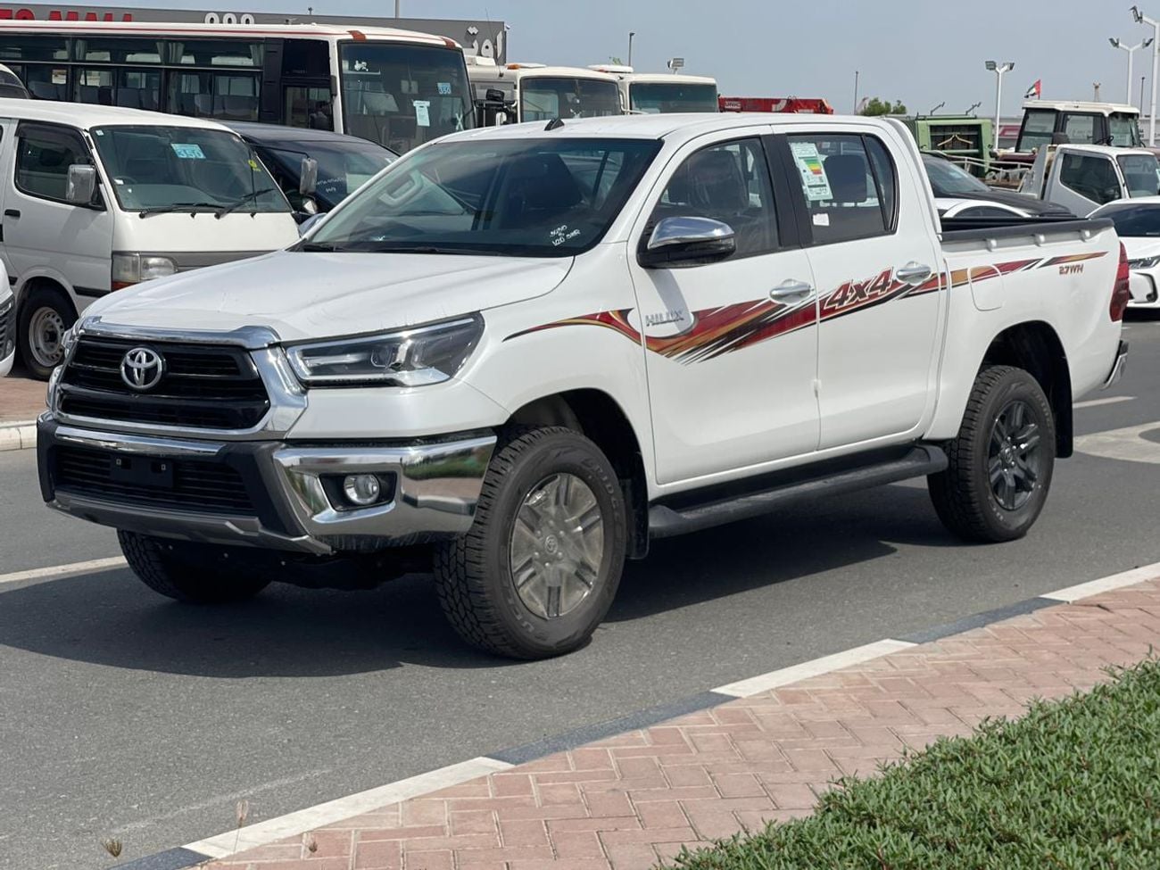 تويوتا هيلوكس GLXS SR5 2.7L 4X4