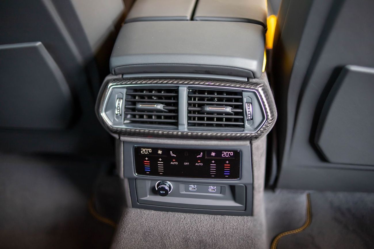 Lamborghini Urus S 4.0T V8 Lamborghini Urus SE | 2025 | 0 km | Carbon Fiber