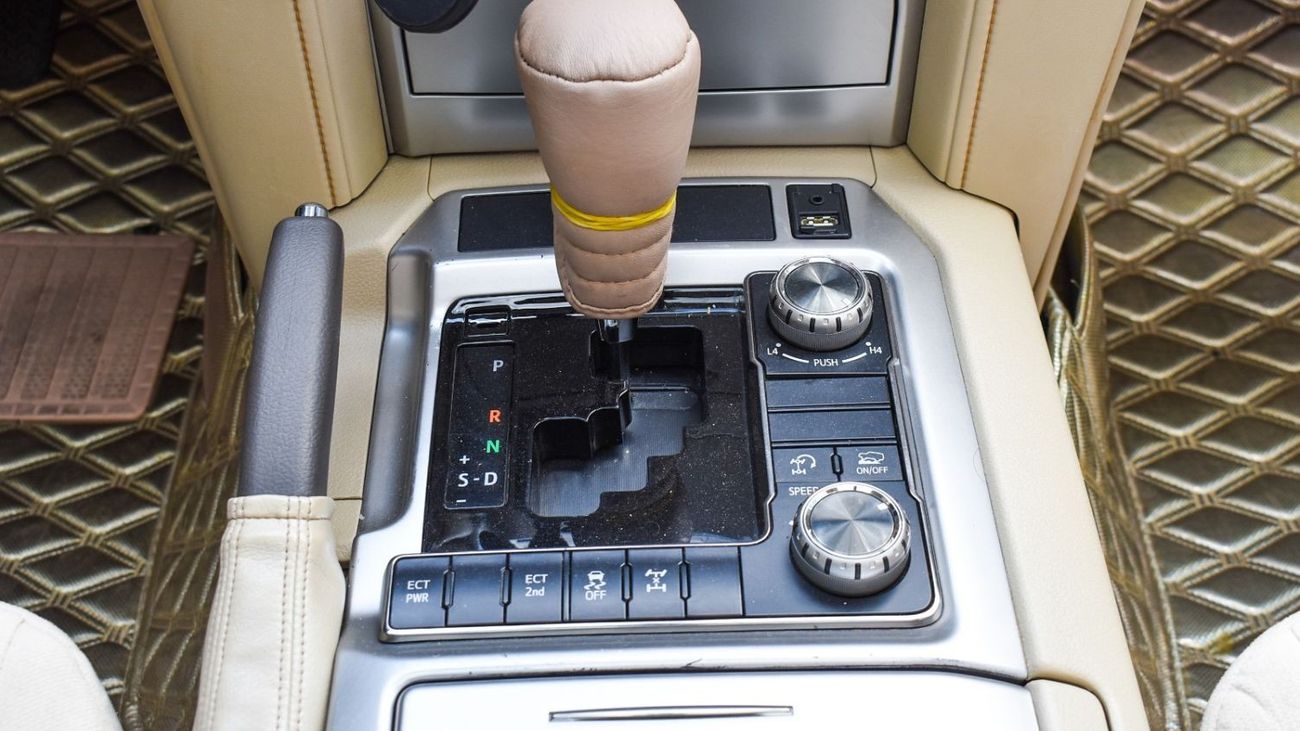 Toyota Land Cruiser GXR Toyota Land Cruiser Grand Touring / 2019 / GCC