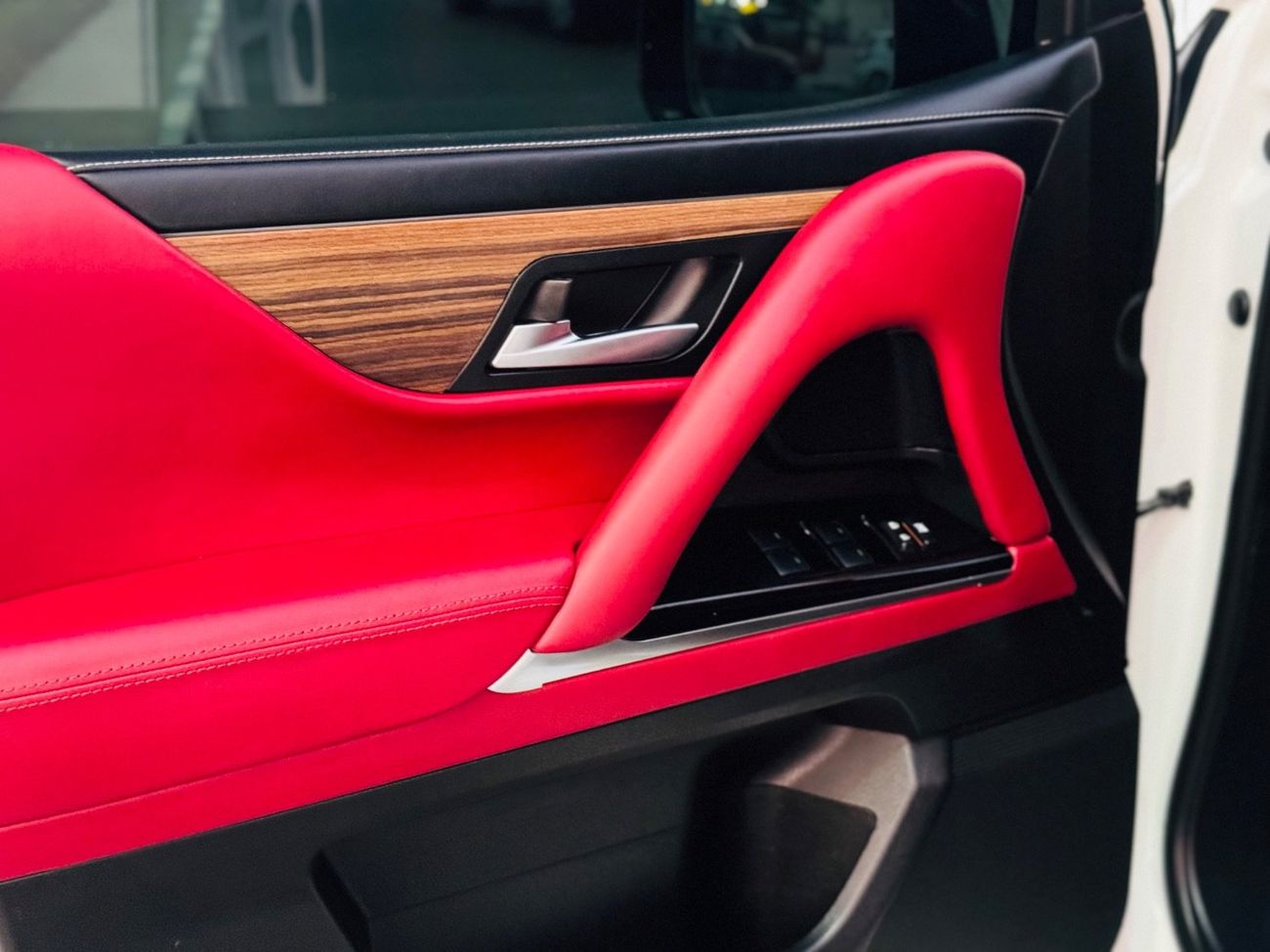 تويوتا لاند كروزر Toyota Land Cruiser 2015 v8 full options VXR