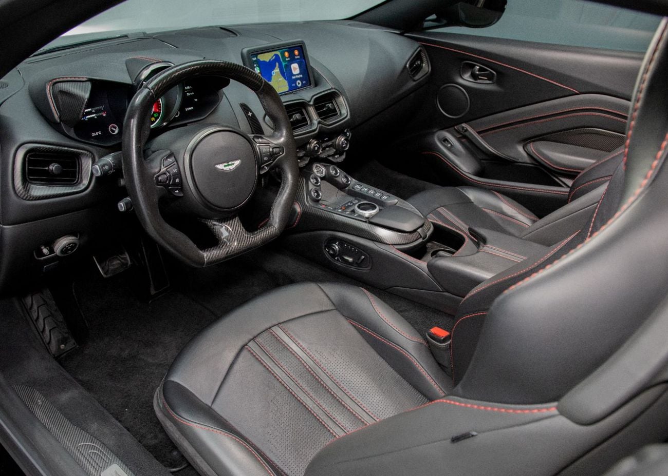 Aston Martin Vantage Standard V8