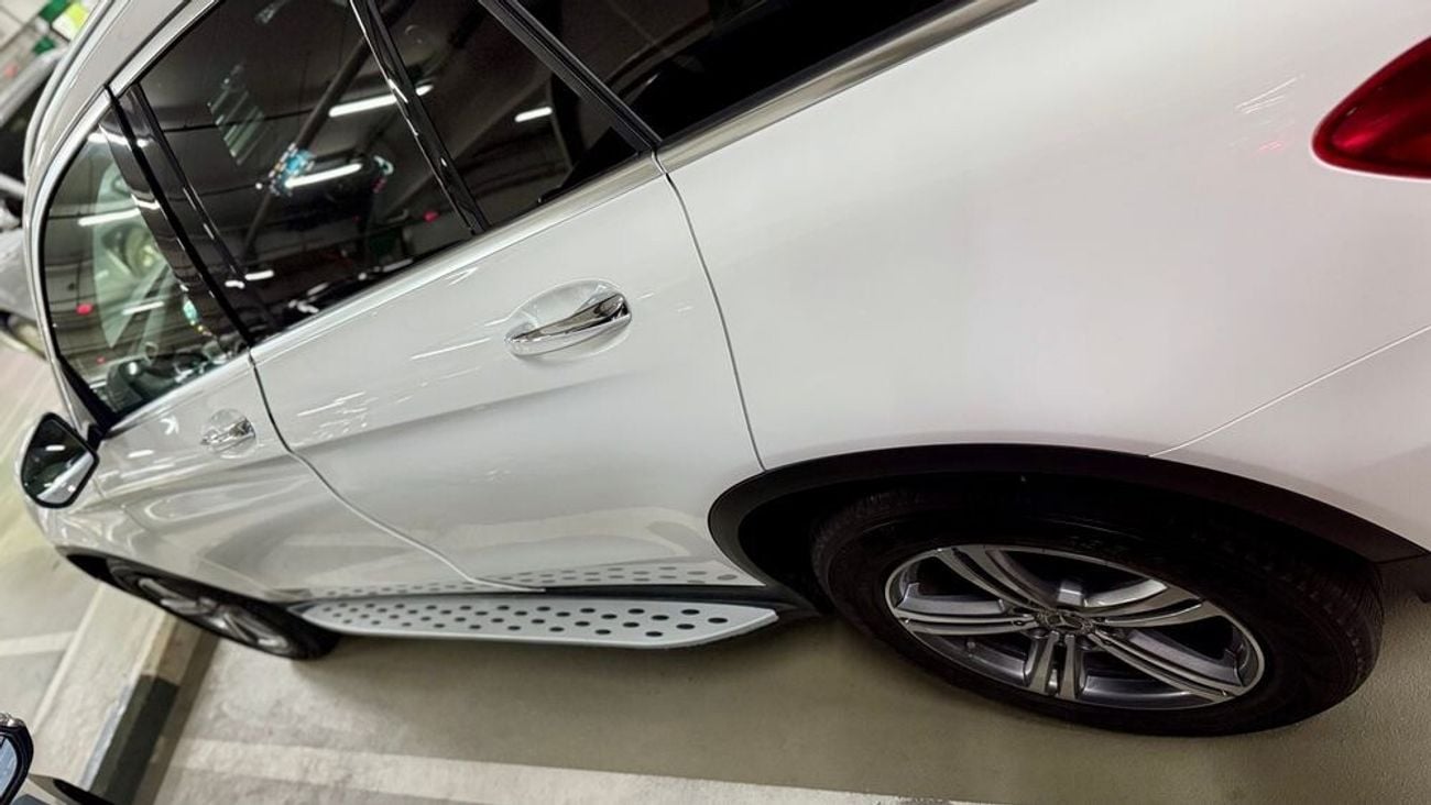 مرسيدس بنز GLC 300 4MATIC 2.0L